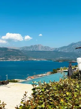 Pogled na more i planine sa terase. - image 20