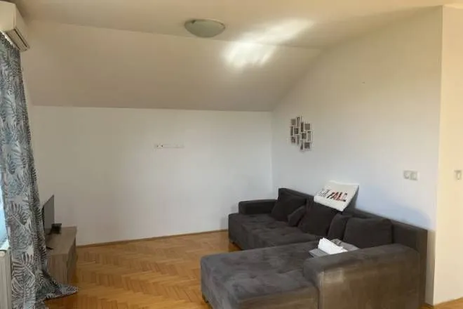 Prodaja, trosoban stan, 70m², Zemun Gornji Grad, Zemun Sve Podlokacije