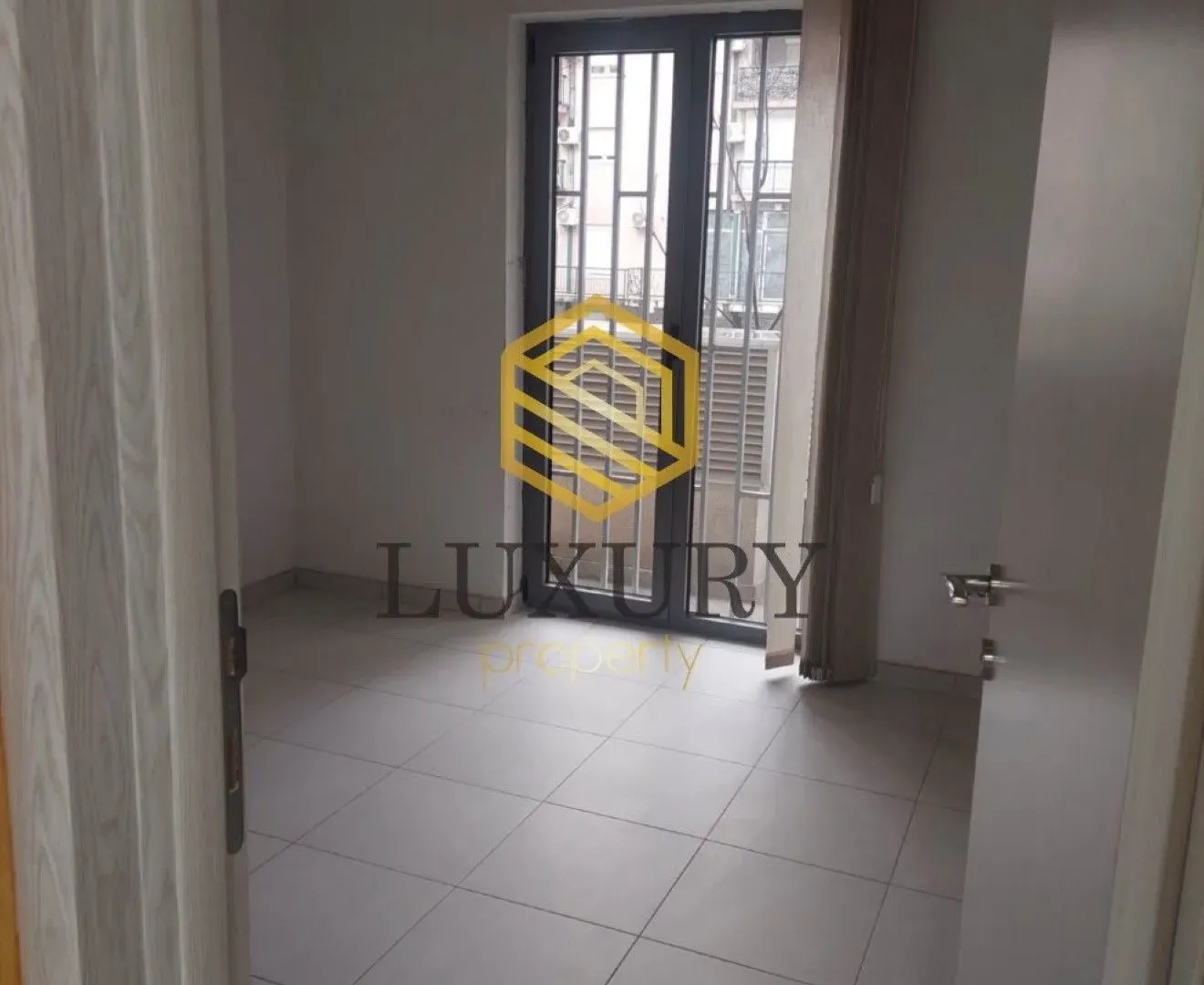 Izdavanje, poslovni prostor, 172m², 1 maj, Podgorica