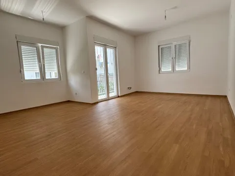 Prodaja, dvosoban stan, 60m², Zabjelo, Podgorica - image 1