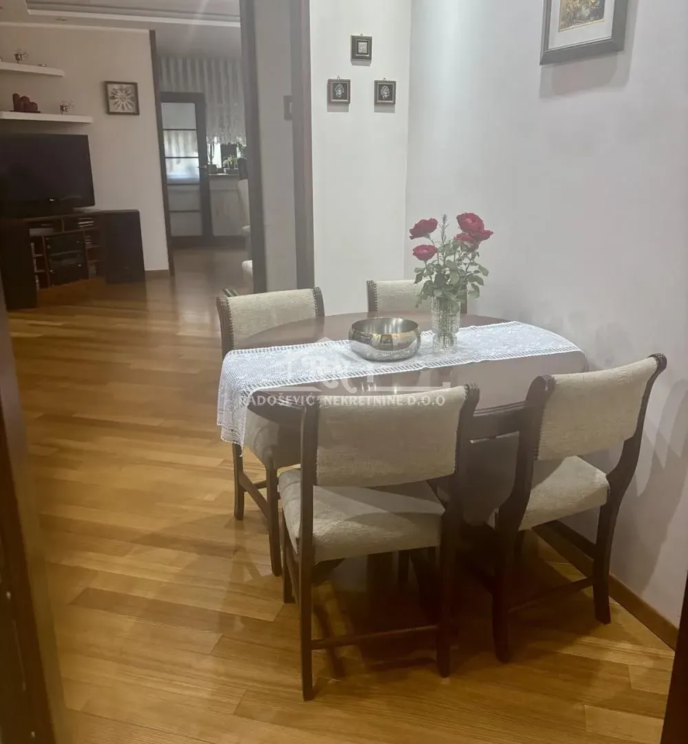 Prodaja, stan, 199m², Petlovo Brdo, Beograd