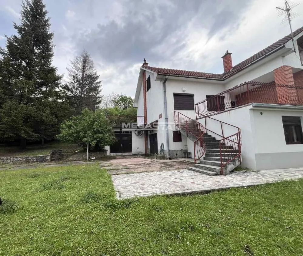 Prodaja, kuća, 450m², Boleč, Grocka