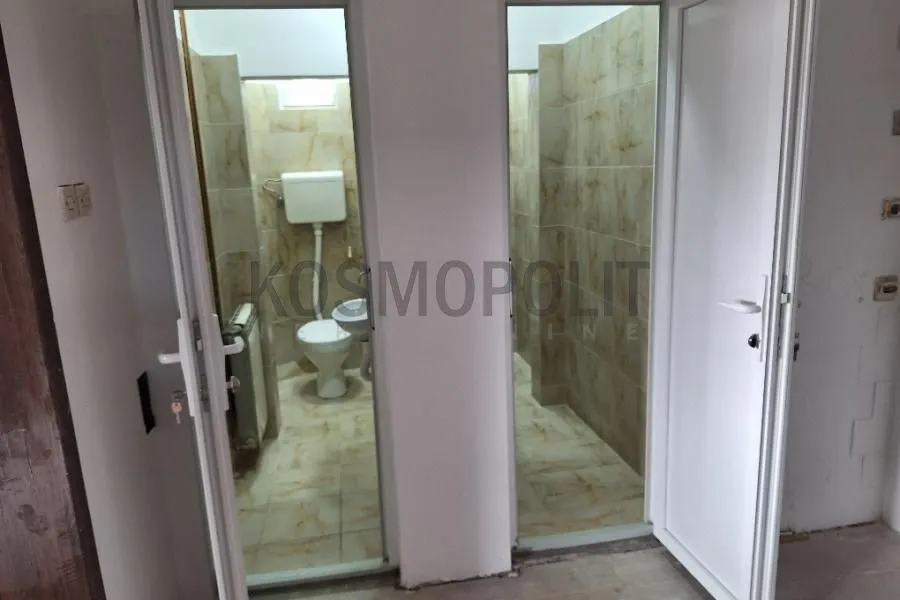 Rent, office space, 90m², Resnik, Beograd