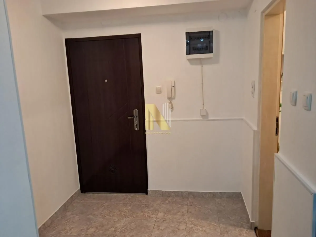 Izdavanje, garsonjera, 28m², Rotkvarija, Novi Sad Sve Podlokacije