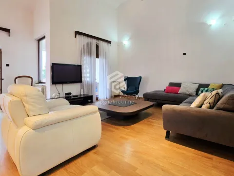 Izdavanje, stan, 285m², Gorica C, Podgorica - image 3