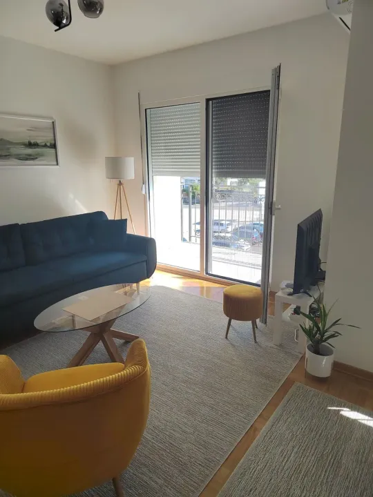 Izdavanje, jednosoban stan, 48m², Radanovići, Kotor