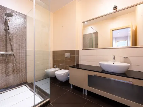 Prodaja, trosoban stan, 203m², Kod Capital Plaze, Podgorica - image 15