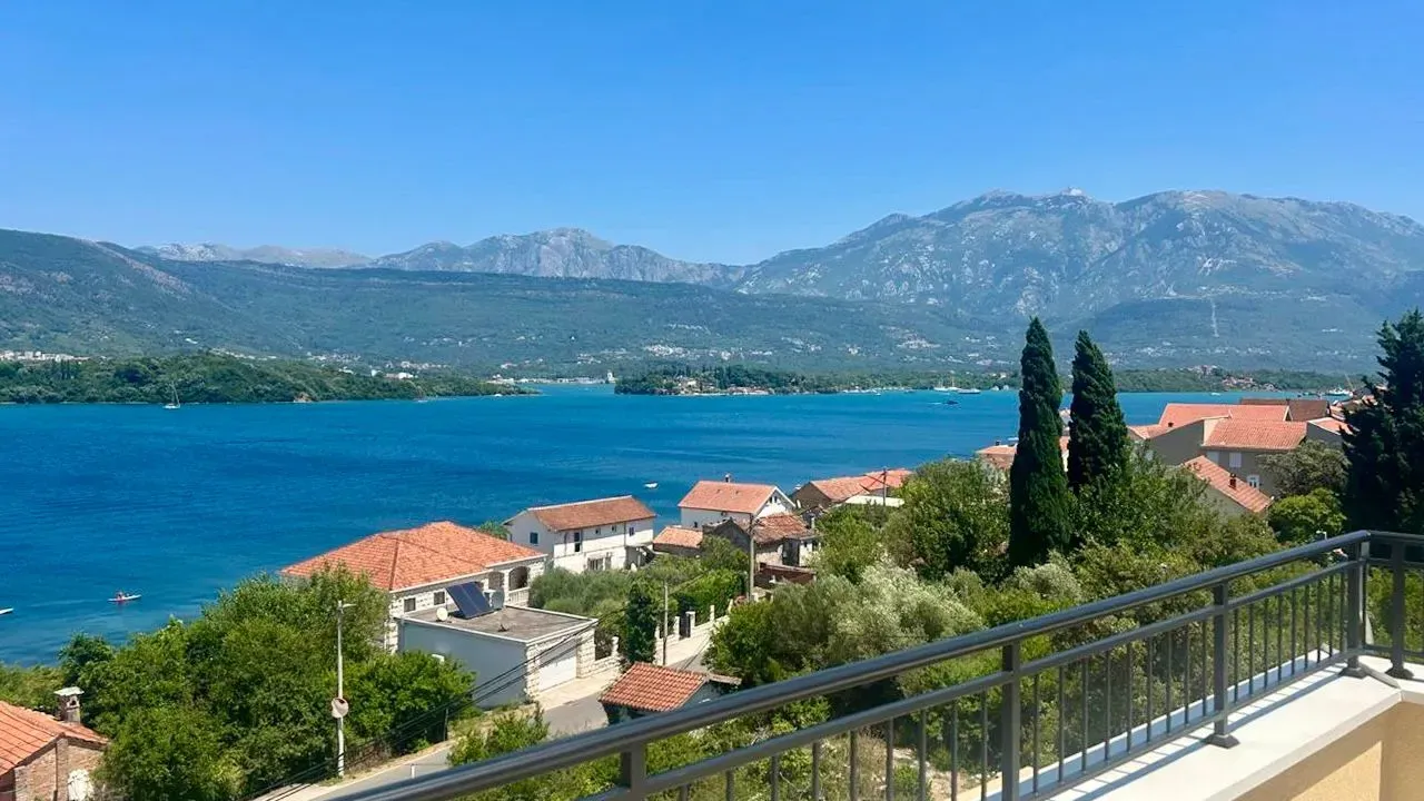 Prodaja, trosoban stan, 96m², Đuraševići, Tivat