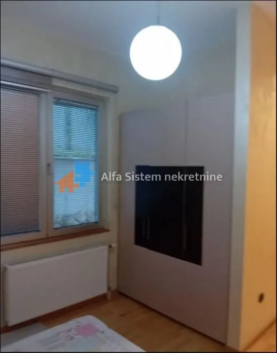Izdavanje, trosoban stan, 98m², Savski Venac, Beograd