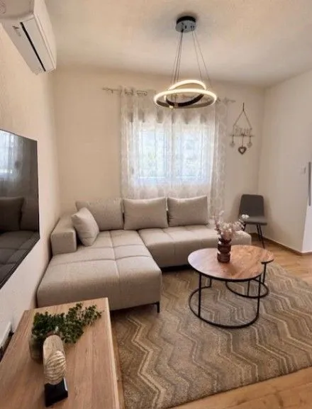 Izdavanje, dvosoban stan, 55m², Gornja Gorica, Podgorica