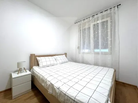 Rent, one bedroom apartment, 43m², Blok 6, Podgorica - image 5