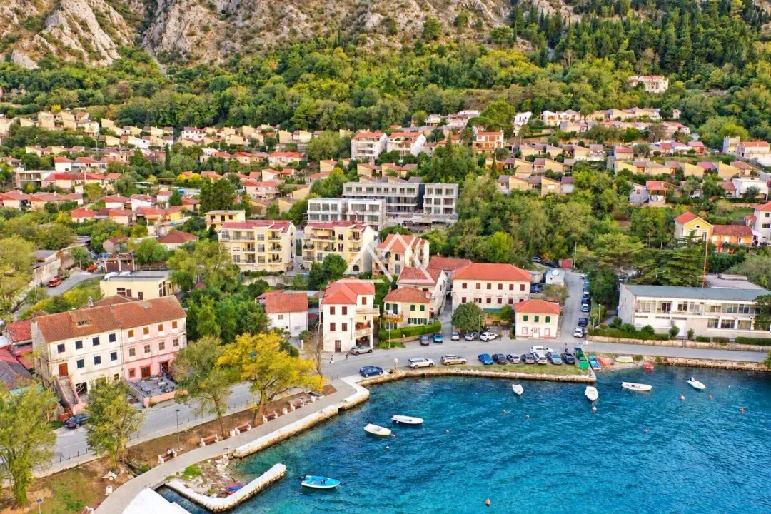 Sale, two bedroom apartment, 75m², Centar, Kotor