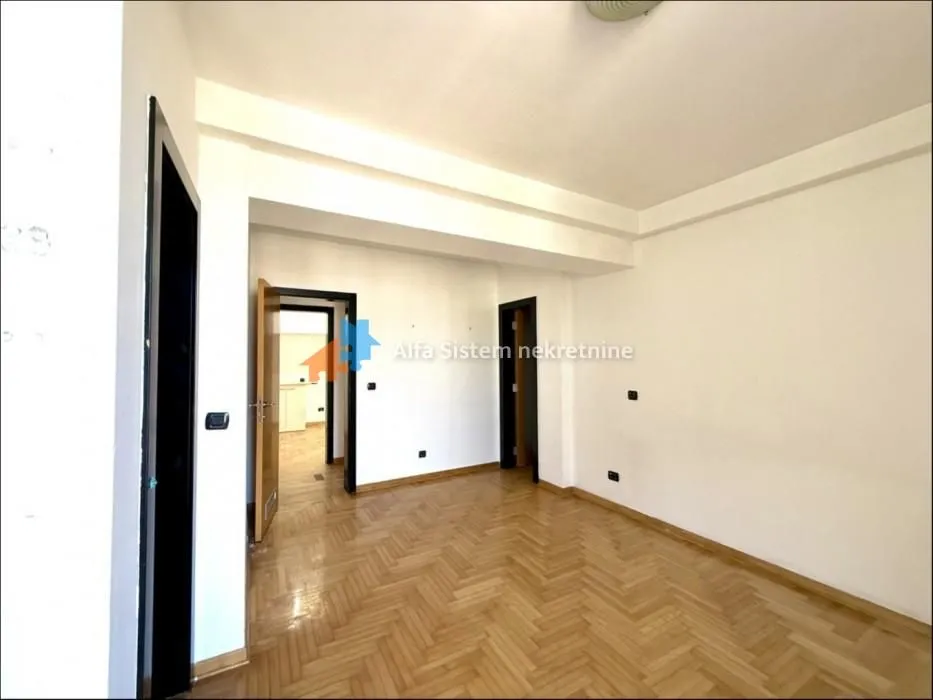 Izdavanje, stan, 207m², Kalenić Pijaca, Vračar Sve Podlokacije