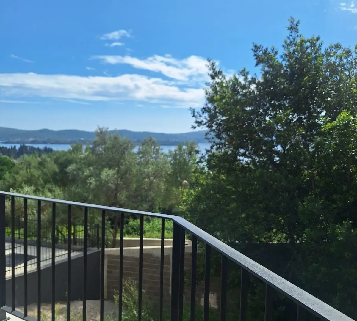 Izdavanje, jednosoban stan, 41m², Tripovići, Tivat