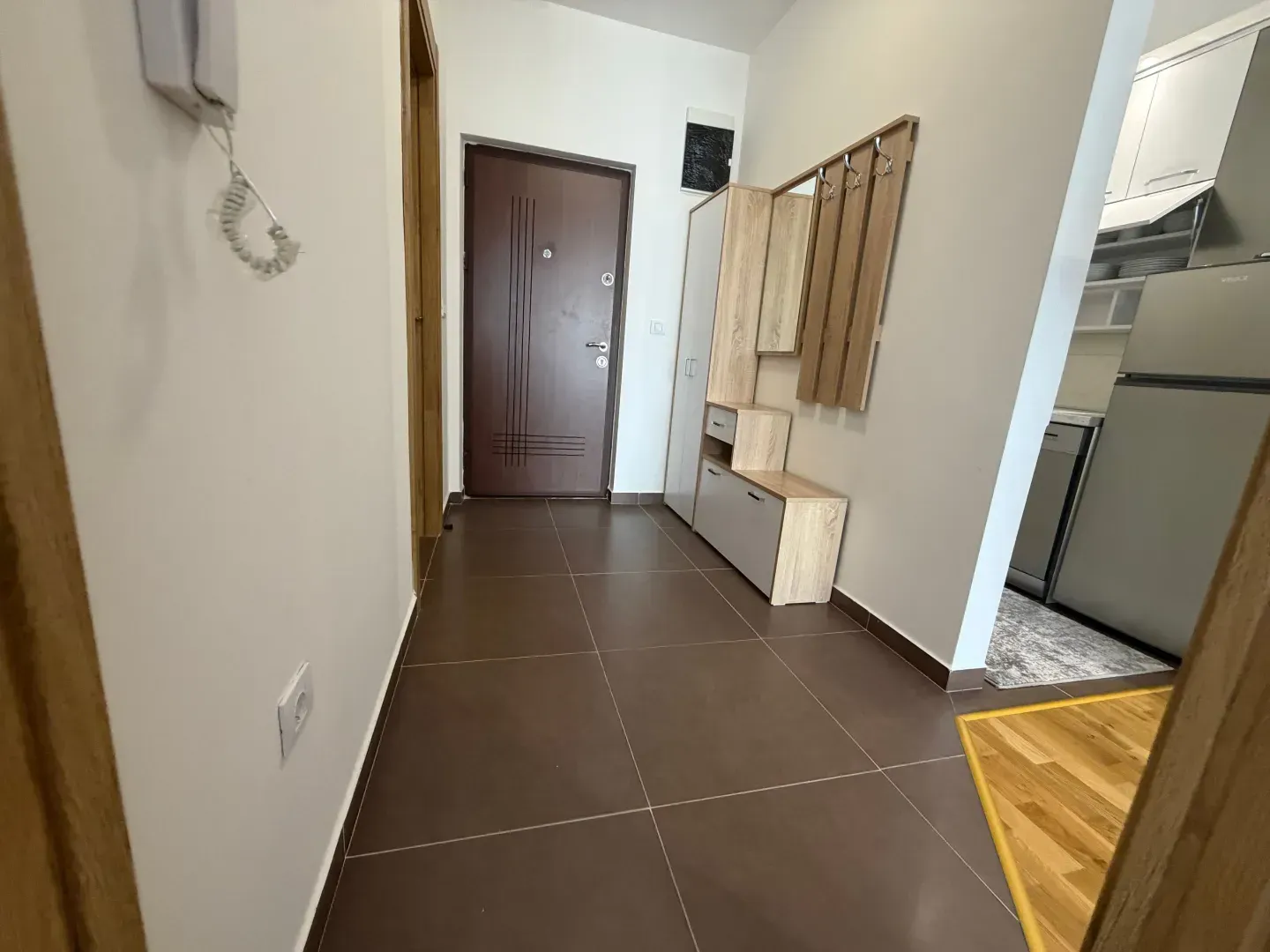 Izdavanje, jednosoban stan, 40m², Stari Aerodrom, Podgorica