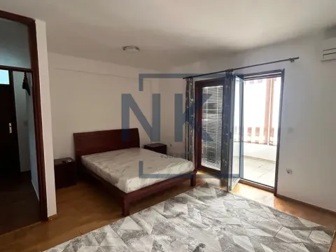 Izdavanje, trosoban stan, 120m², Pobrežje, Podgorica - image 8