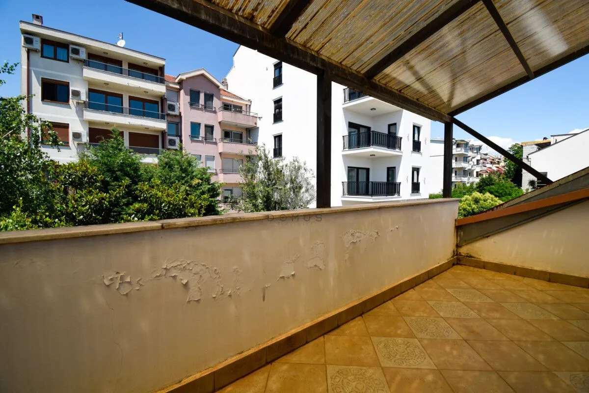Rent, house, 200m², Gorica C, Podgorica