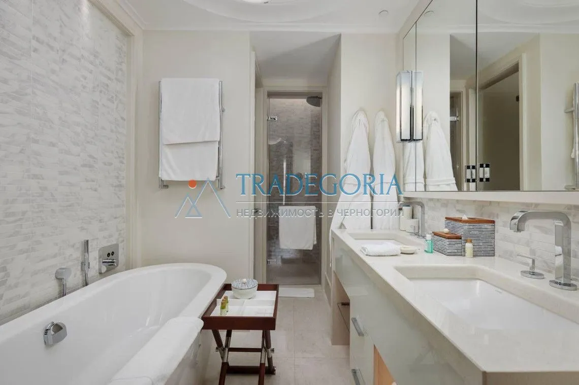 Prodaja, trosoban stan, 192m², Tivat, Crna Gora