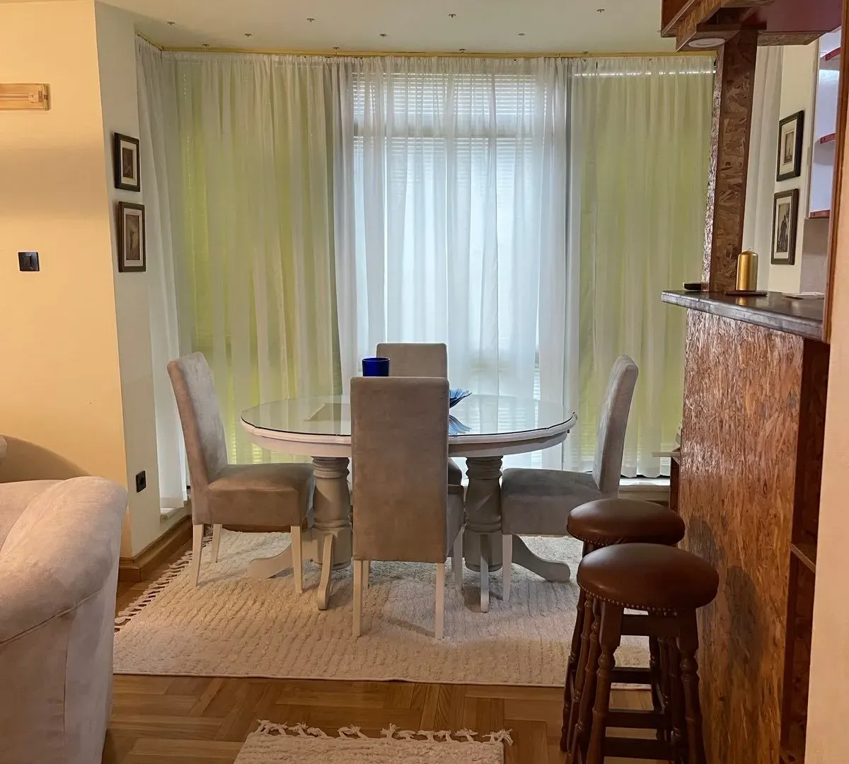 Izdavanje, dvosoban stan, 76m², Centar, Podgorica
