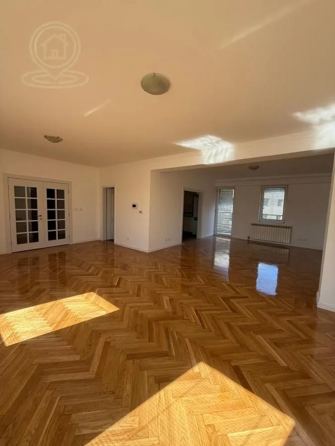 Izdavanje, četvorosoban stan, 144m², Vračar Hram, Vračar Sve Podlokacije