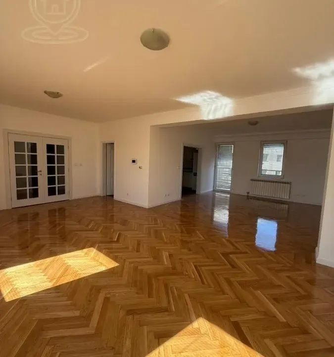 Izdavanje, četvorosoban stan, 144m², Vračar Hram, Vračar Sve Podlokacije