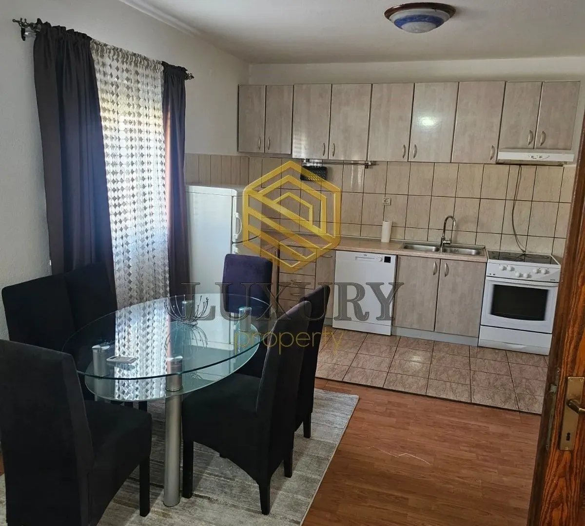 Izdavanje, trosoban stan, 100m², Masline, Podgorica
