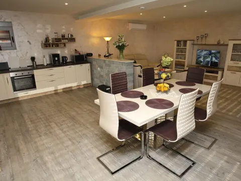 Rent, house, 153m², Krimovica, Kotor - image 10