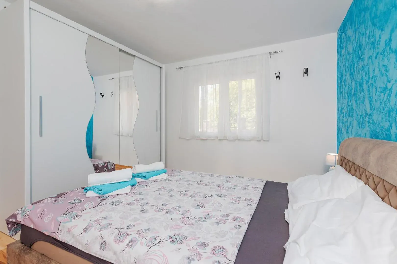 Rent, two bedroom apartment, 70m², Dumidran, Tivat