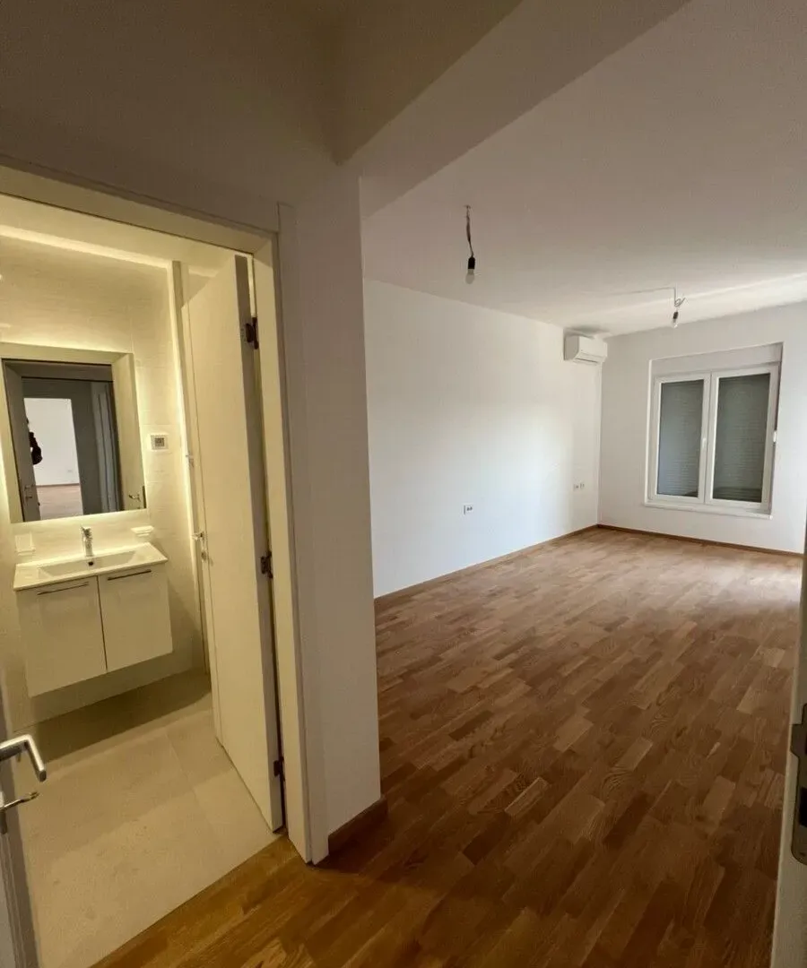 Prodaja, trosoban stan, 104m², Stari Aerodrom, Podgorica