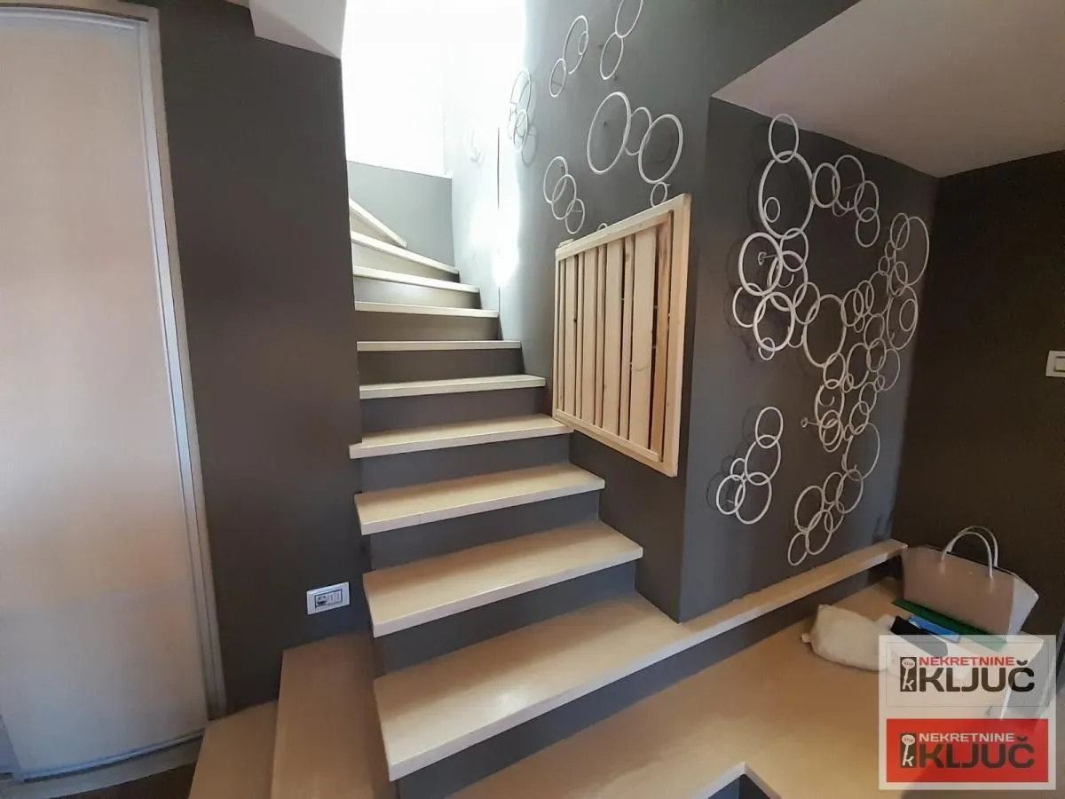Prodaja, stan, 143m², Centar, Novi Sad