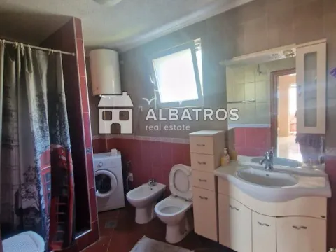 Izdavanje, trosoban stan, 145m², Šušanj, Bar - image 9