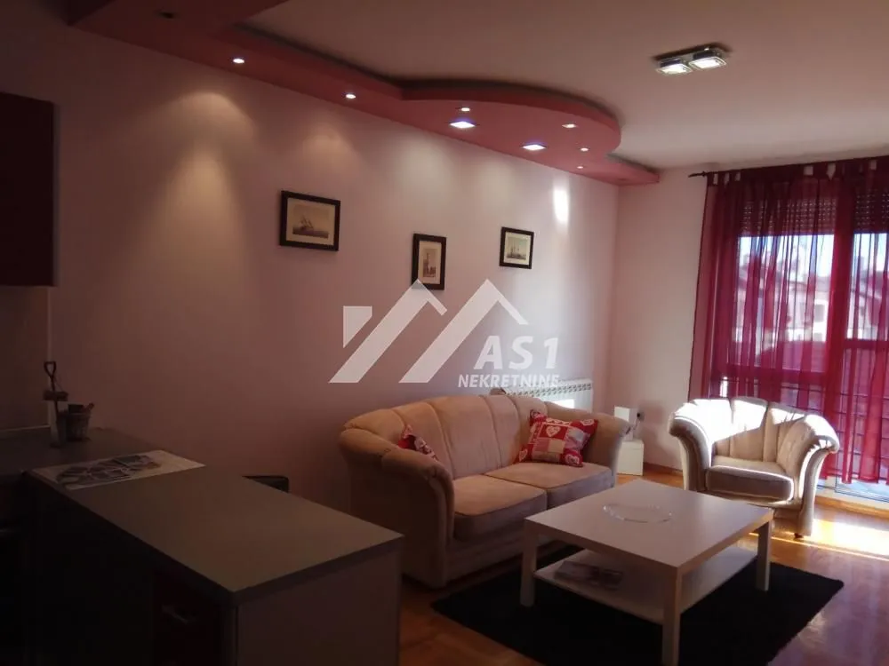 Izdavanje, dvosoban stan, 46m², Centar, Novi Sad