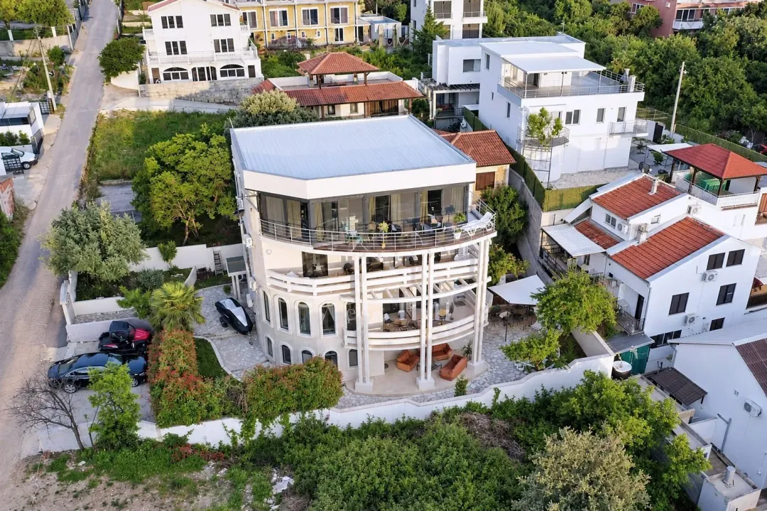 Prodaja, kuća, 377m², Utjeha, Bar