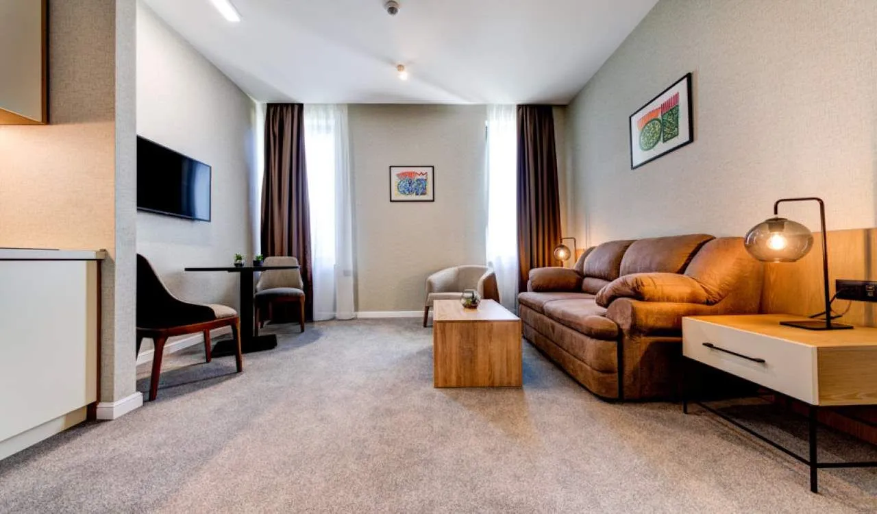 Prodaja, ugostiteljski objekat, 2800m², Danilovgrad, Crna Gora