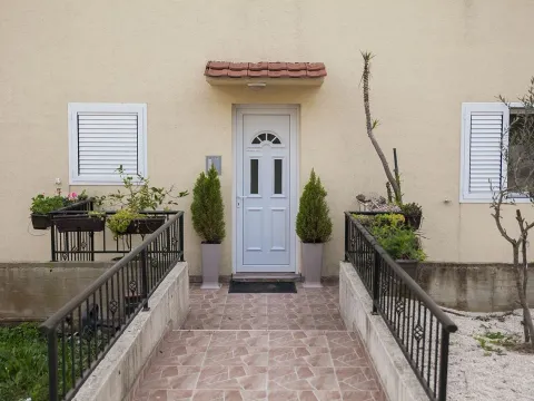 Sale, two bedroom apartment, 90m², Tivat, Crna Gora - image 12