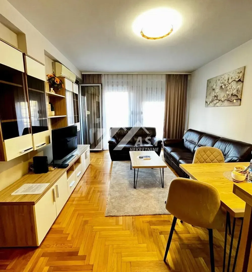 Izdavanje, dvosoban stan, 47m², Bulevar Evrope, Novi Sad Sve Podlokacije