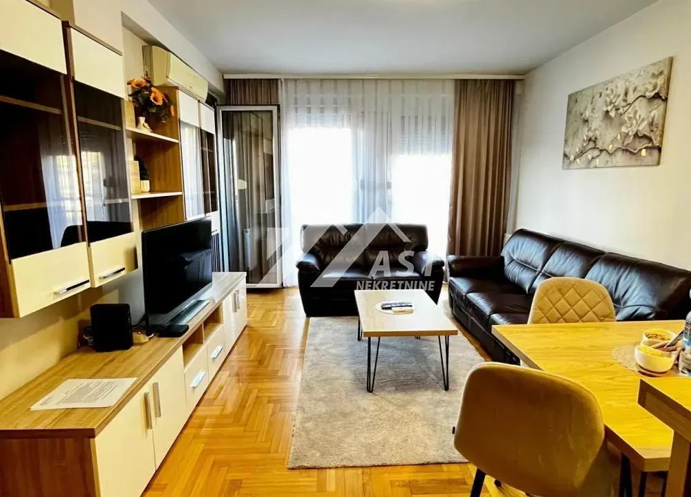 Izdavanje, dvosoban stan, 47m², Bulevar Evrope, Novi Sad Sve Podlokacije