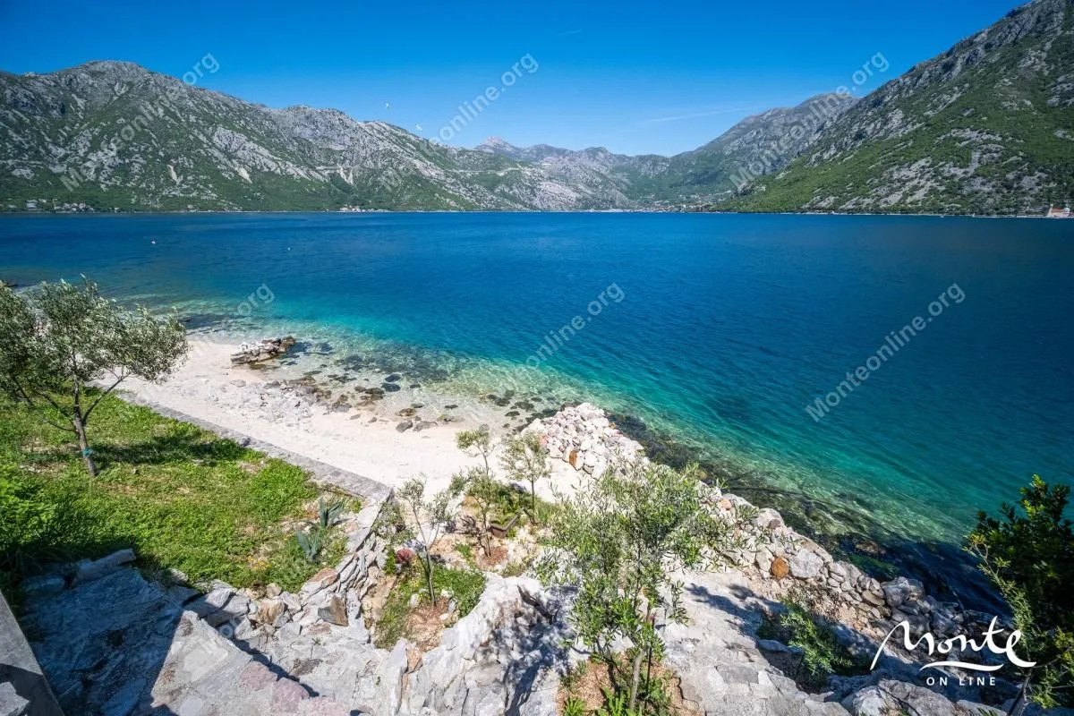 Prodaja, dvosoban stan, 92m², Kostanjica, Kotor