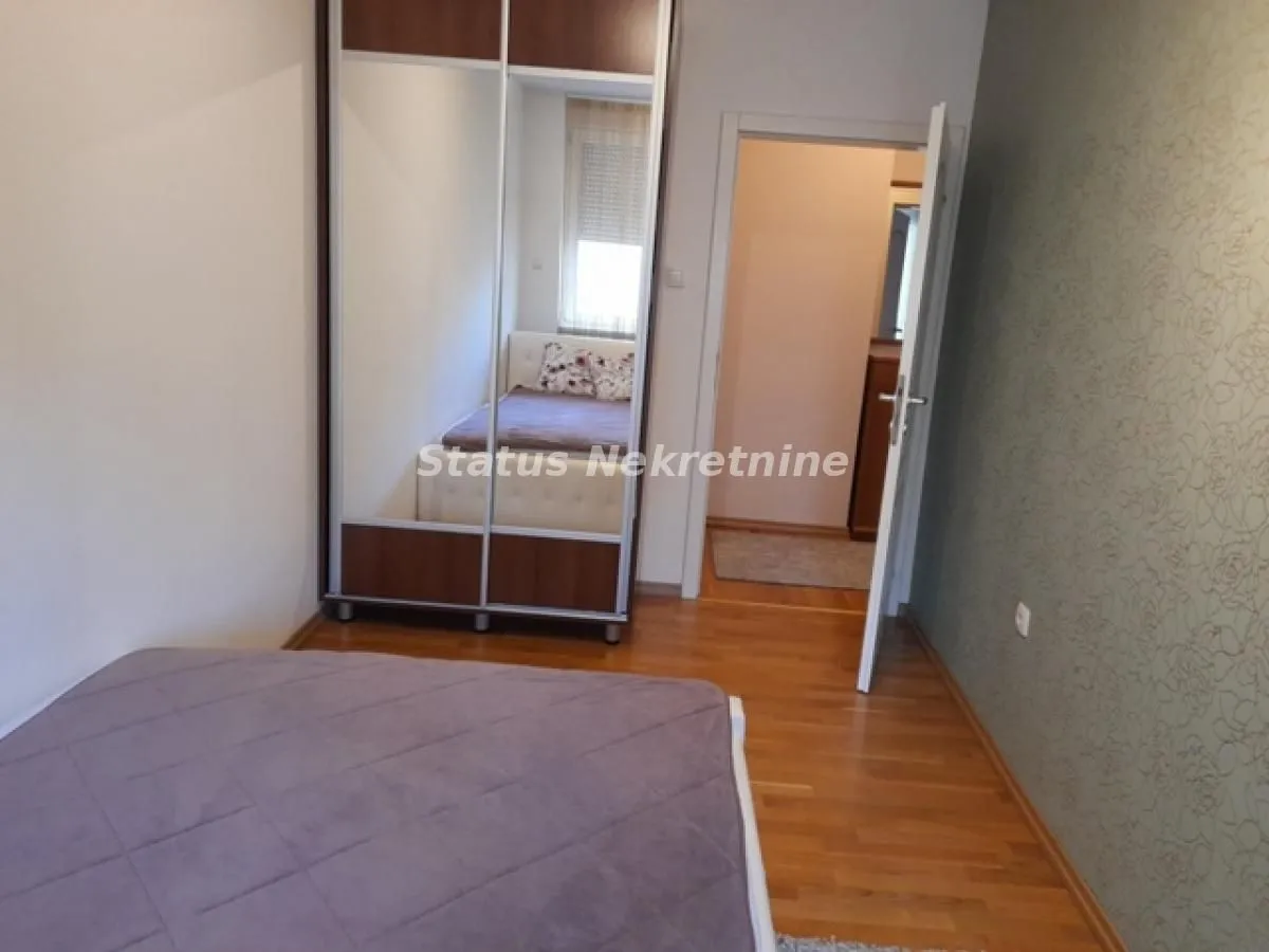 Izdavanje, trosoban stan, 60m², Centar, Novi Sad