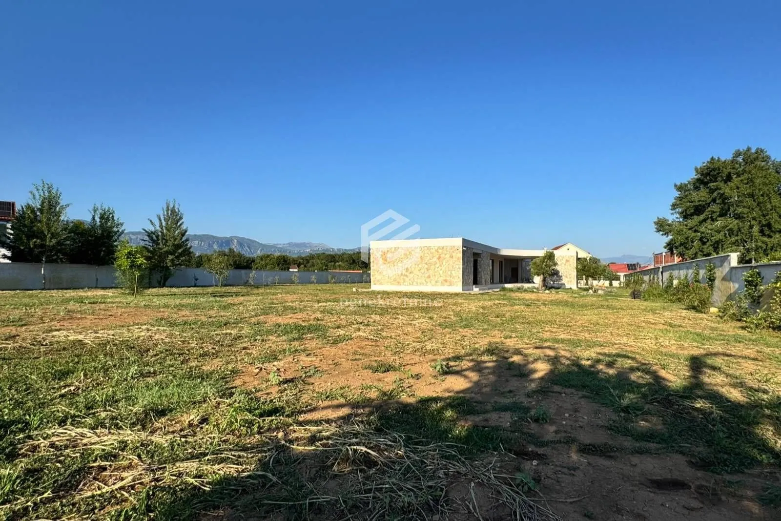 Izdavanje, kuća, 295m², Begovina, Danilovgrad