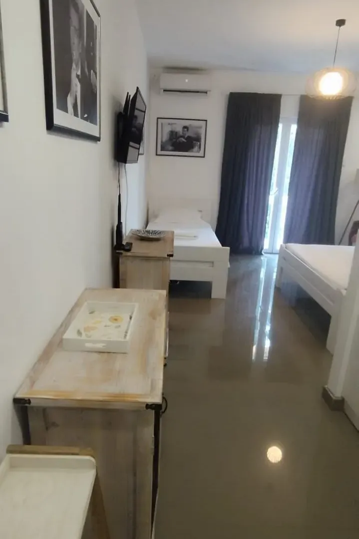 Izdavanje, garsonjera, 30m², Sveti Stefan, Budva