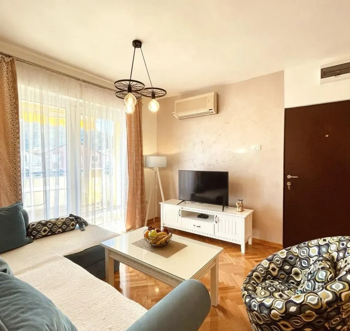 Rent, one bedroom apartment, 52m², Adok, Budva