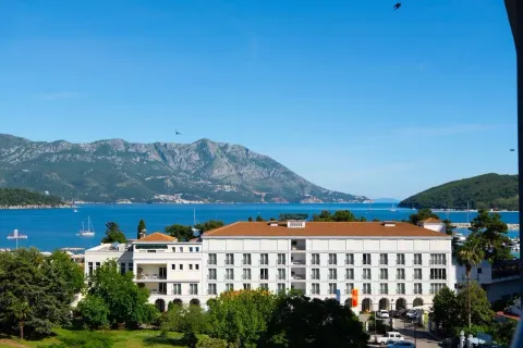 Rent, two bedroom apartment, 94m², Budva, Crna Gora - image 8