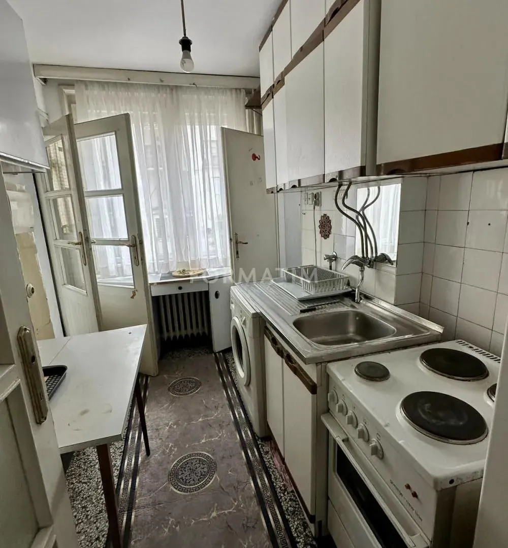 Izdavanje, dvosoban stan, 64m², Vračar Sve Podlokacije, Beograd