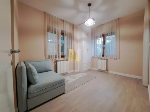 Izdavanje, trosoban stan, 77m², Centar, Novi Sad - image 13