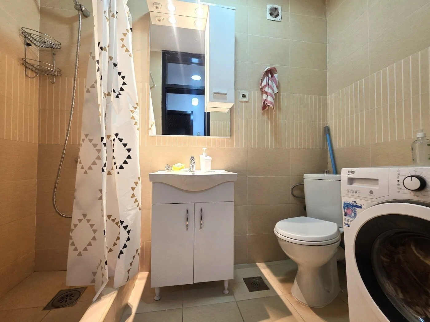 Izdavanje, stan, 59m², Blok 5, Podgorica
