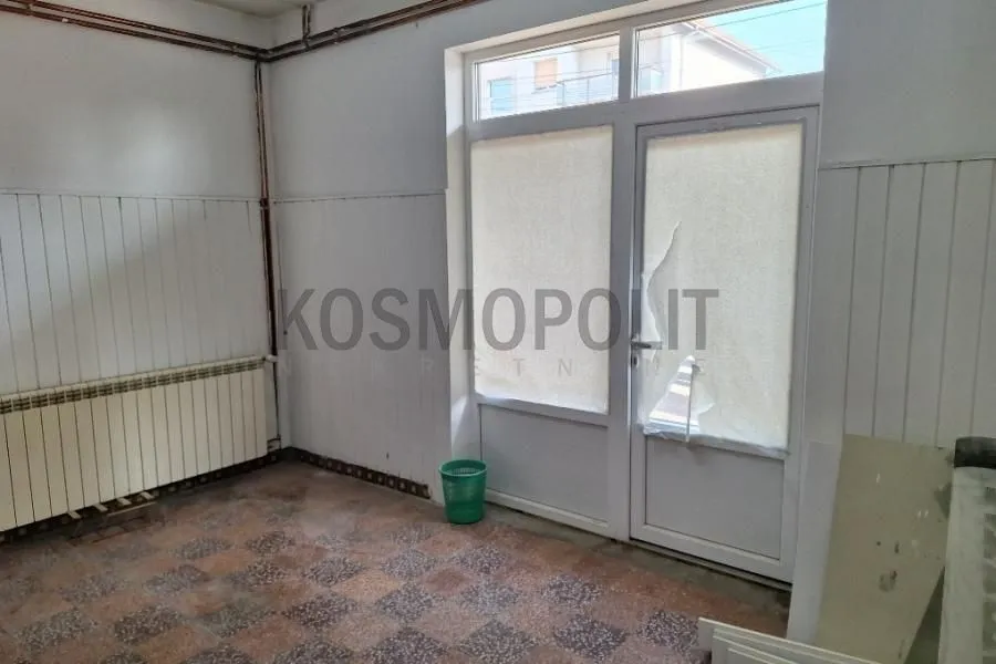 Rent, office space, 90m², Resnik, Beograd