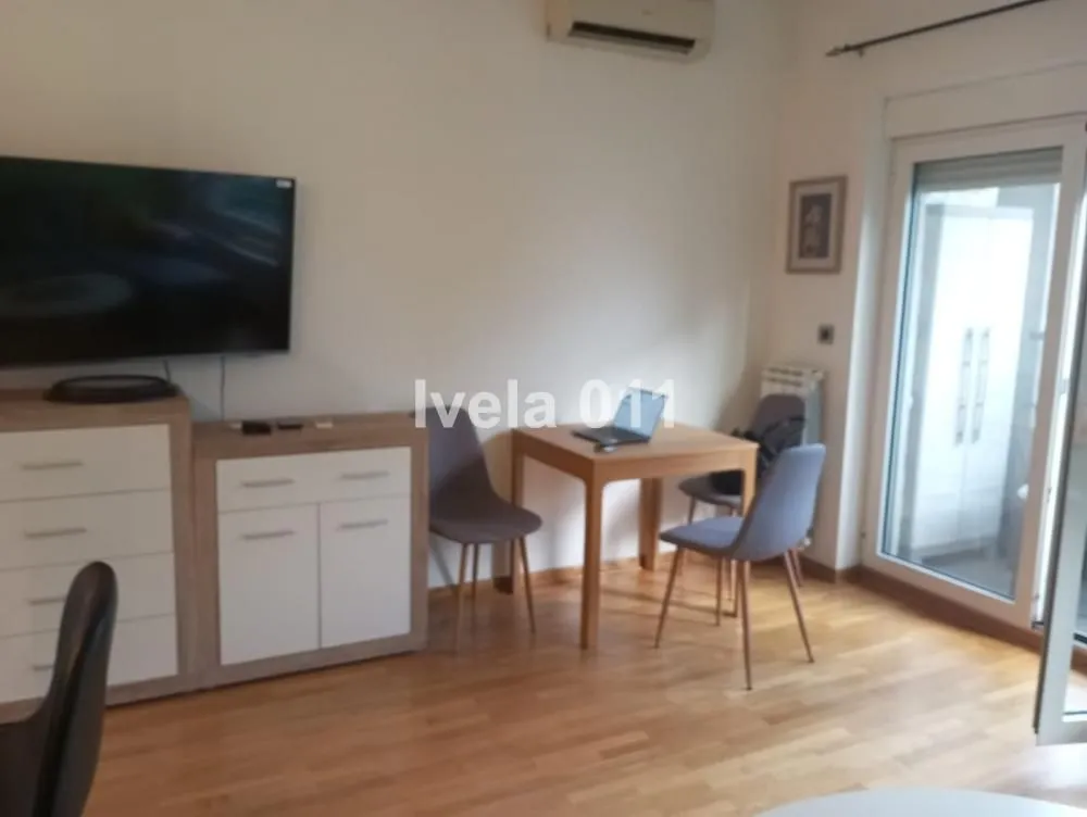 Prodaja, dvosoban stan, 40m², Đeram Pijaca, Beograd