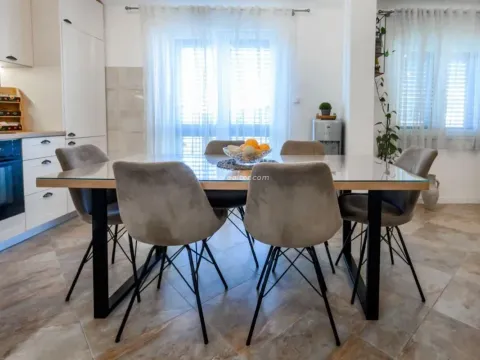 Rent, three bedroom apartment, 120m², Mrčevac, Tivat - image 5