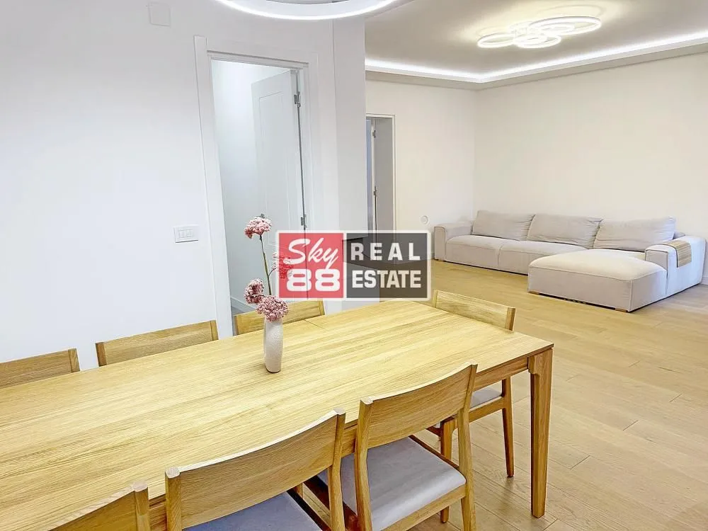 Prodaja, trosoban stan, 89m², Kalenić Pijaca, Vračar Sve Podlokacije